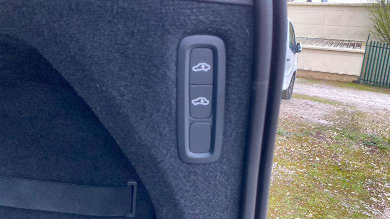 Volvo XC90 2.0 B6P Ultimate Dark 5dr AWD Geartronic Petrol Estate